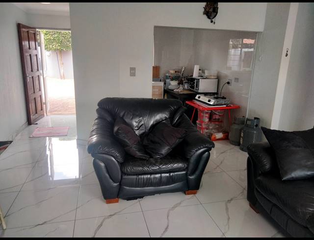 2 BEDROOM SIMPLEX TO LET IN SONNEGLANS